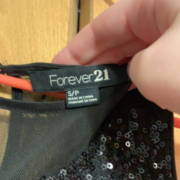 Forever 21 Sequin Dress, in excellent condition and shape, only worn a few times - Picture 3 of 4